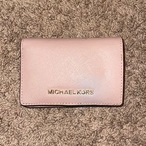 Mauve Michael kohrs wallet, only used once decided not for me but super cute!